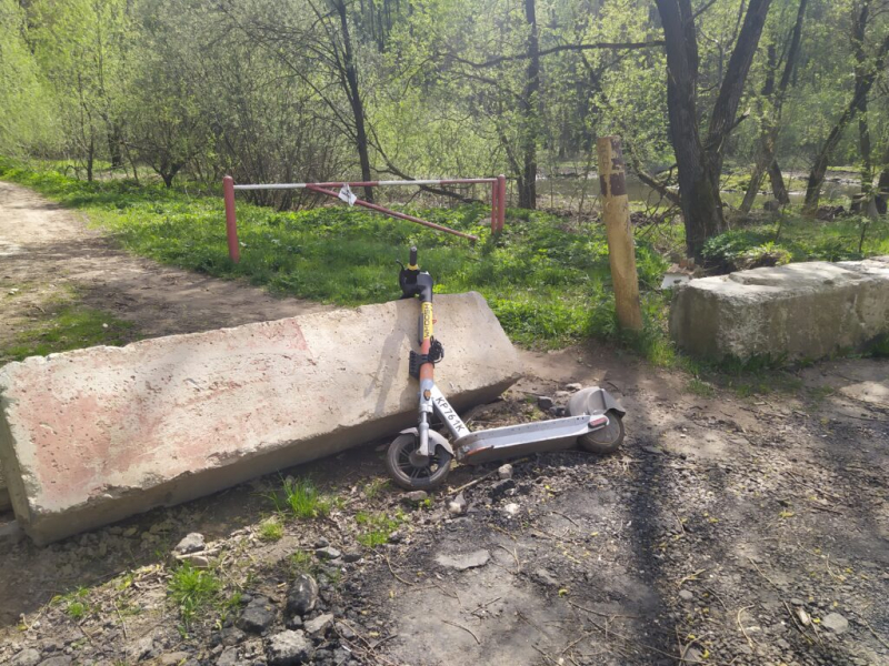 Сегодня на пробежке поднял много валяющихся самокатов