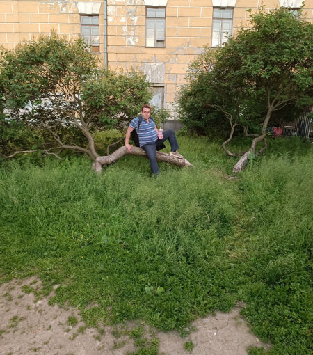 На завалинке