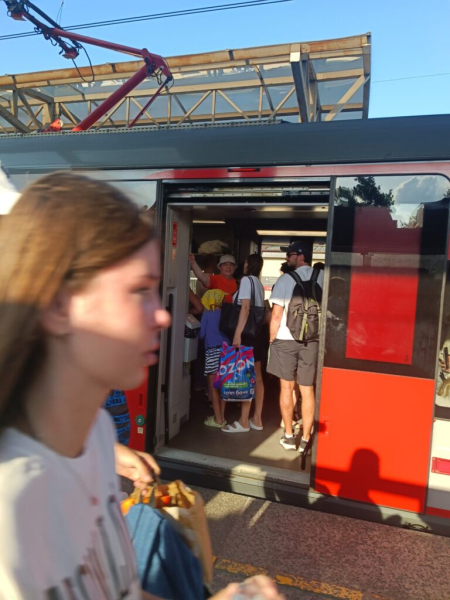 В Зеленоградске ажиотаж на посадке в Ласточку 17 июля 2026