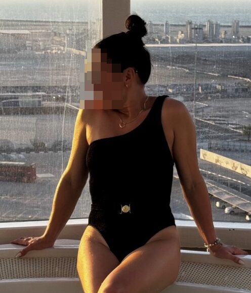 Заманивает в свои сети